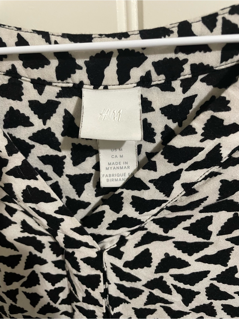 H&M Black and White V-Neck Printed Tunic - Picture 2 of 5